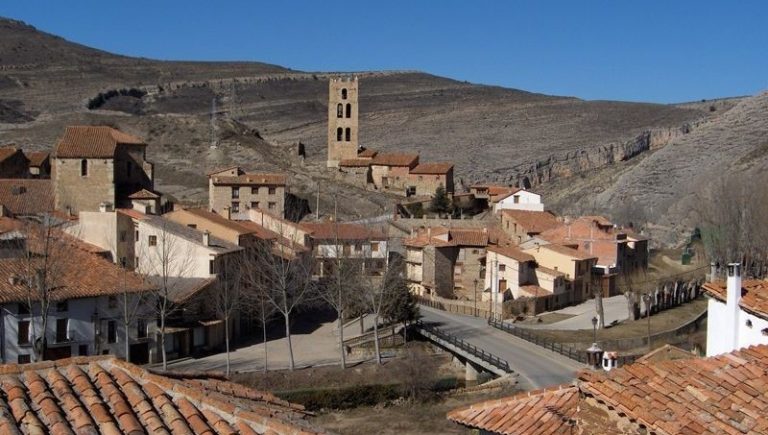 Suenan las campanas - obra por Conrado Bernuz